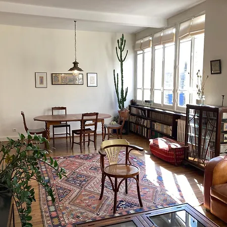 Paris, Le Marais, Vaste Sejour Rue De Bretagne